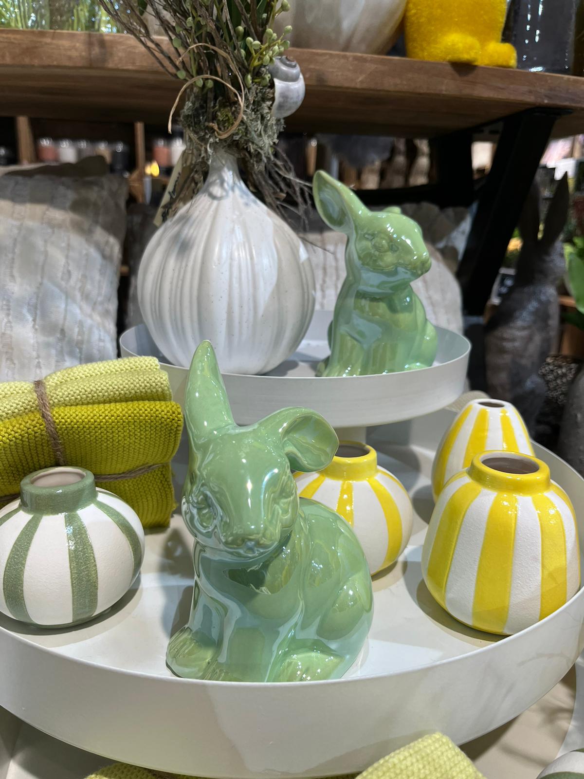 grüner Keramik Hase